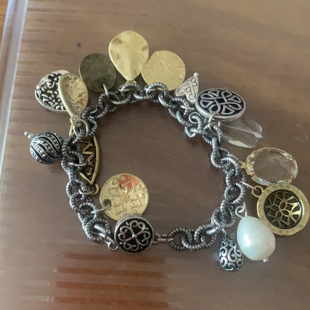 Cute costume jewelry charm bracelet - Picture 6 of 6